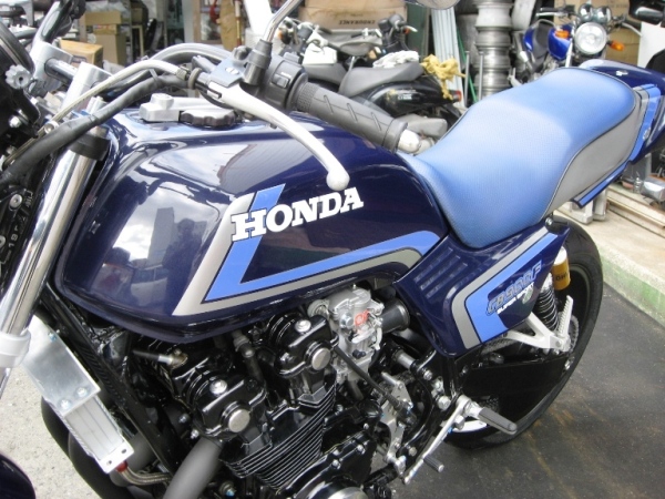 Xi l@CB900F E